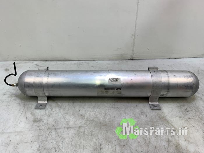 Begagnade Lufttank Landrover Range Rover Velar (LY) 5.0 V8 32V SVR Pris € 75,00 Marginaltabell erbjuds av Autodemontagebedrijf De Mars