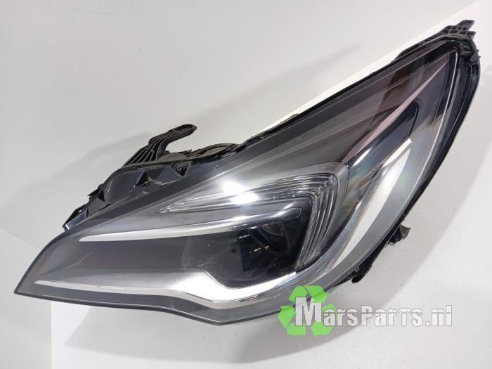 Używane Reflektor lewy Opel Astra K 1.6 CDTI 110 16V Cena € 250,00 Procedura marży oferowane przez Autodemontagebedrijf De Mars