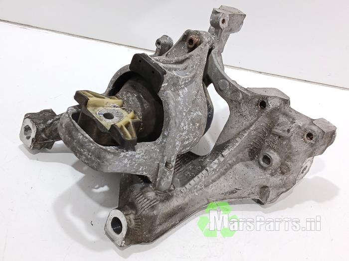 Usagé Support moteur Audi A4 Avant (B9) 2.0 TDI Ultra 16V Prix € 50,00 Règlement à la marge proposé par Autodemontagebedrijf De Mars