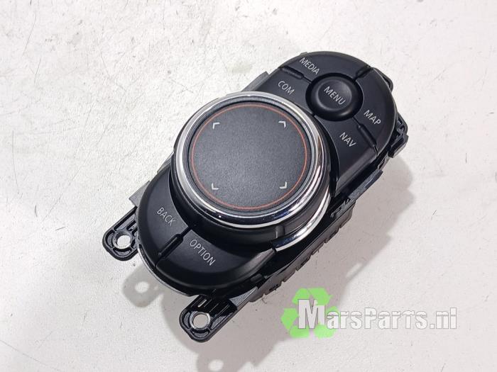 Begagnade I-Drive-vred Mini Clubman (F54) 2.0 Cooper S 16V Pris € 112,50 Marginaltabell erbjuds av Autodemontagebedrijf De Mars