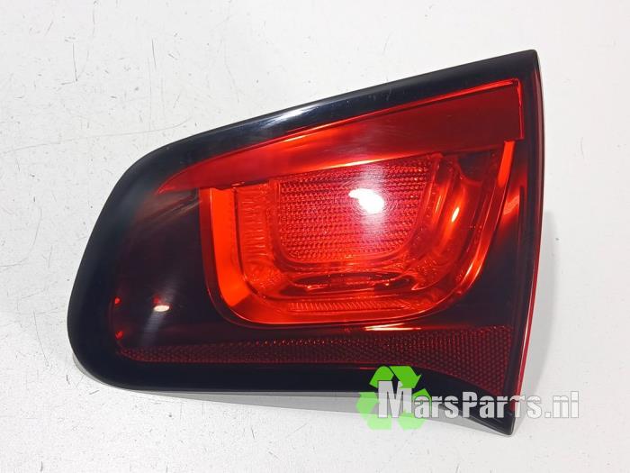 Używane Odblask tylnej klapy prawy Citroen C3 (SC) 1.6 HDi 92 Cena € 20,00 Procedura marży oferowane przez Autodemontagebedrijf De Mars