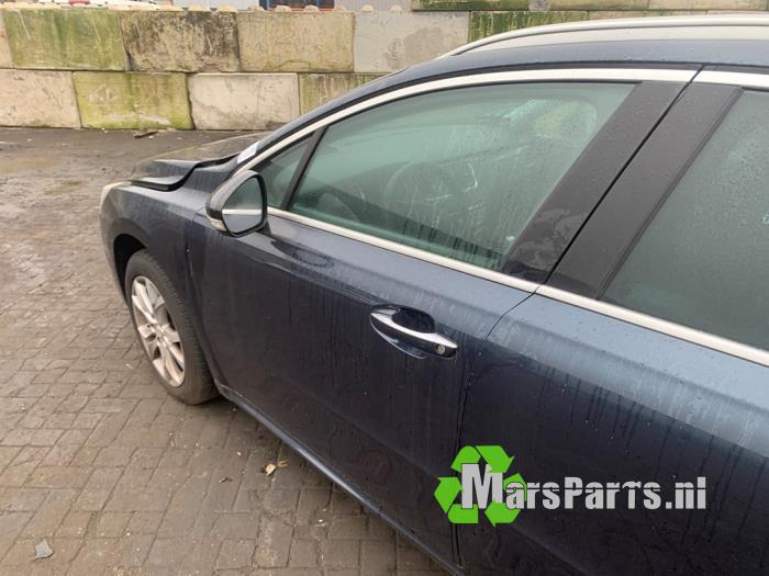 Dörr, 4-dörrars, vänster fram från en Peugeot 508 SW (8E/8U) 1.6 THP 16V 2014