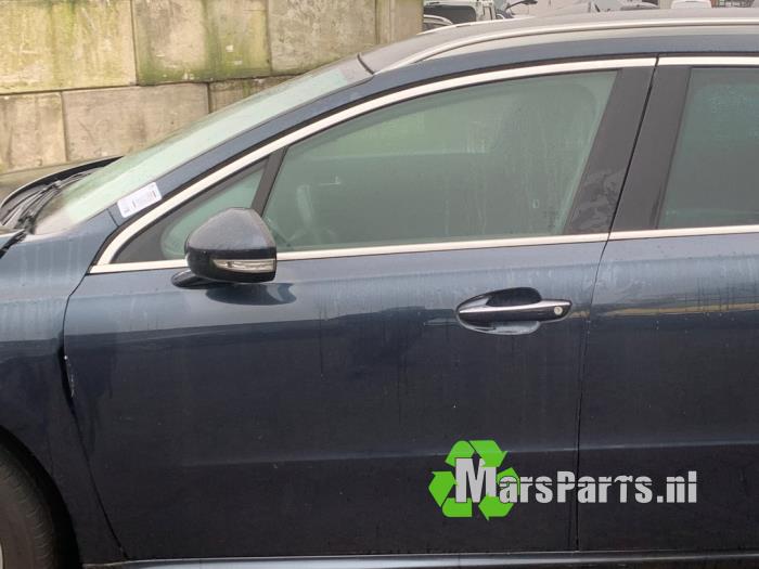 Dörr, 4-dörrars, vänster fram från en Peugeot 508 SW (8E/8U) 1.6 THP 16V 2014