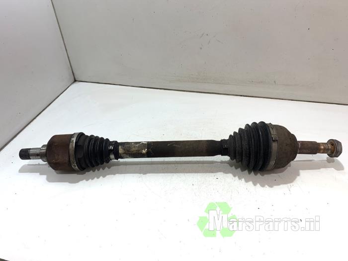 Drivaxel, vänster fram från en Peugeot 508 SW (8E/8U) 1.6 THP 16V 2014