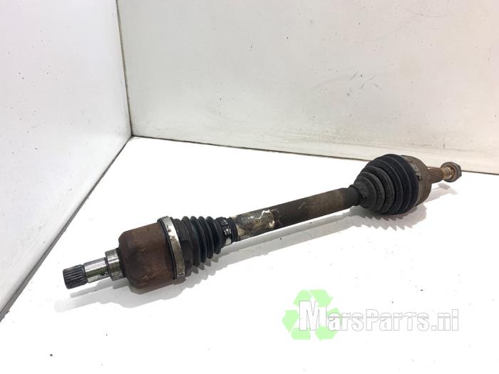 Drivaxel, vänster fram från en Peugeot 508 SW (8E/8U) 1.6 THP 16V 2014