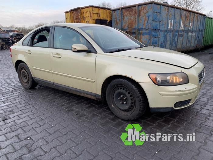 Używane Element karoserii przedni Volvo S40 (MS) 2.4 20V Cena € 250,00 Procedura marży oferowane przez Autodemontagebedrijf De Mars