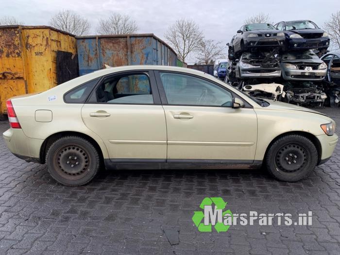 Używane Belka prawa Volvo S40 (MS) 2.4 20V Cena € 250,00 Procedura marży oferowane przez Autodemontagebedrijf De Mars