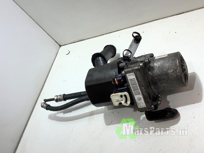 Servostyrningspump från en Peugeot 508 SW (8E/8U) 1.6 THP 16V 2014