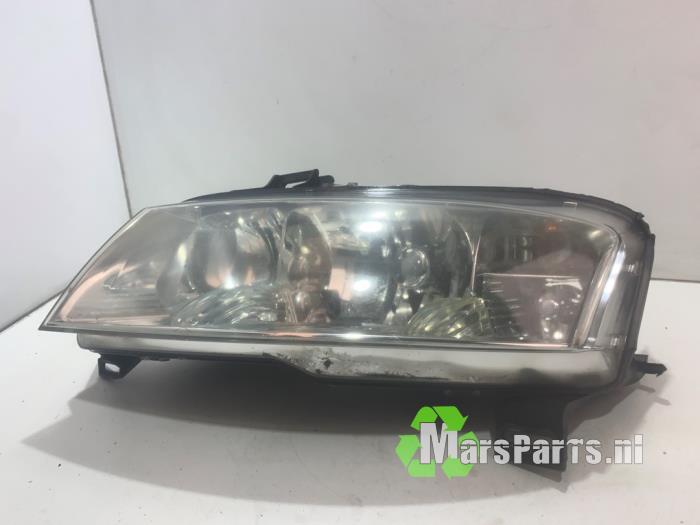 Używane Reflektor lewy Fiat Stilo (192A/B) 1.4 16V Cena € 50,00 Procedura marży oferowane przez Autodemontagebedrijf De Mars