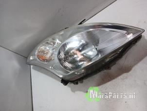 Used Headlight, right Suzuki Swift (ZA/ZC/ZD) 1.2 16V Price € 200,00 Margin scheme offered by Autodemontagebedrijf De Mars
