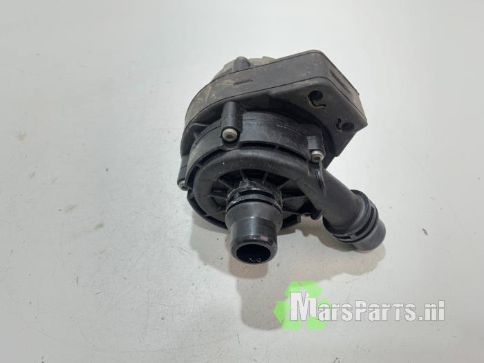 Begagnade Vattenpump BMW i3 (I01) i3s 120Ah Pris € 75,00 Marginaltabell erbjuds av Autodemontagebedrijf De Mars