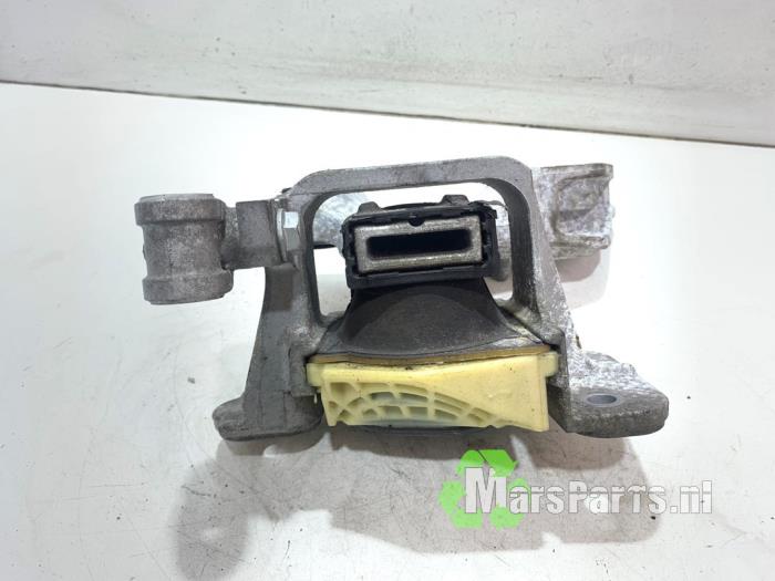 Used Engine mount Mercedes Vito (447.6) 1.6 111 CDI 16V Price € 40,00 Margin scheme offered by Autodemontagebedrijf De Mars