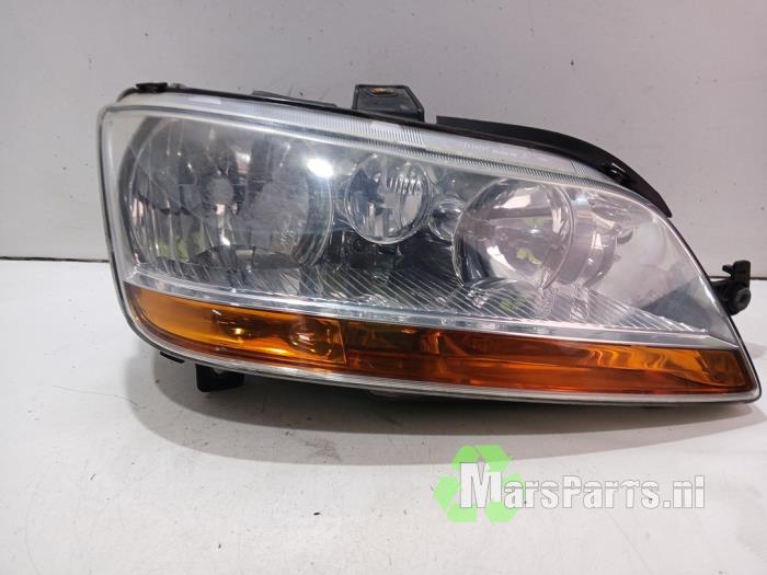 Używane Reflektor prawy Fiat Idea (350AX) 1.4 16V Cena € 40,00 Procedura marży oferowane przez Autodemontagebedrijf De Mars