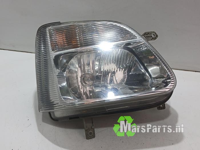 Używane Reflektor prawy Opel Agila (A) 1.2 16V Twin Port Cena € 40,00 Procedura marży oferowane przez Autodemontagebedrijf De Mars