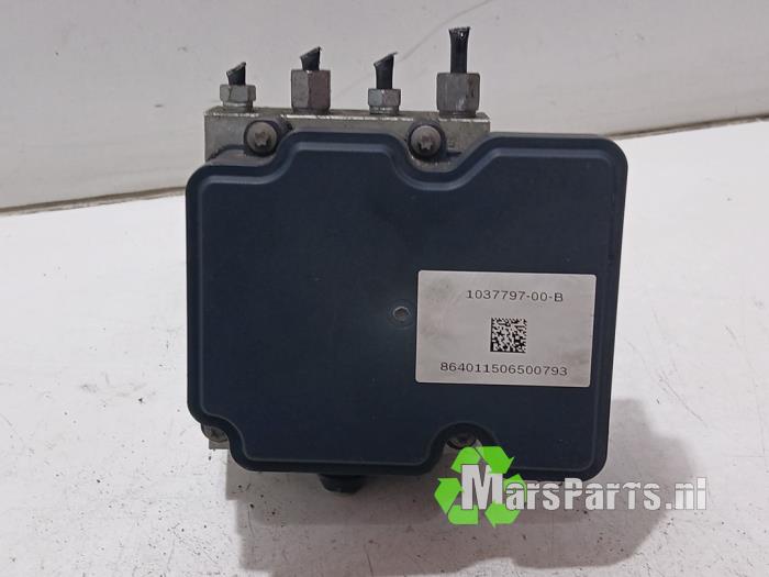 Begagnade ABS-pump Tesla Model S 85D Pris € 200,00 Marginaltabell erbjuds av Autodemontagebedrijf De Mars