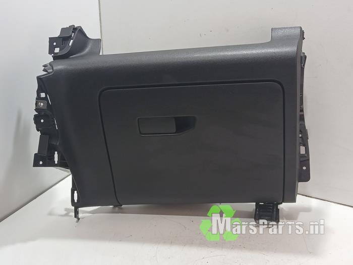 Begagnade Handskfack Citroen Berlingo 1.2 12V PureTech 110 Pris € 50,00 Marginaltabell erbjuds av Autodemontagebedrijf De Mars