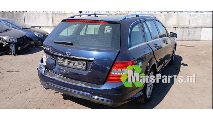 Begagnade Underram Mercedes C Estate (S204) 1.6 C-180 16V BlueEfficiency Pris € 250,00 Marginaltabell erbjuds av Autodemontagebedrijf De Mars