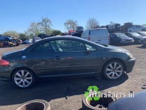 Used Rear-wheel drive axle Peugeot 307 CC (3B) 2.0 16V Price € 100,00 Margin scheme offered by Autodemontagebedrijf De Mars