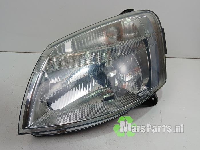 Używane Reflektor lewy Citroen Berlingo Cinqspace, Multispace 1.6 16V Cena € 40,00 Procedura marży oferowane przez Autodemontagebedrijf De Mars