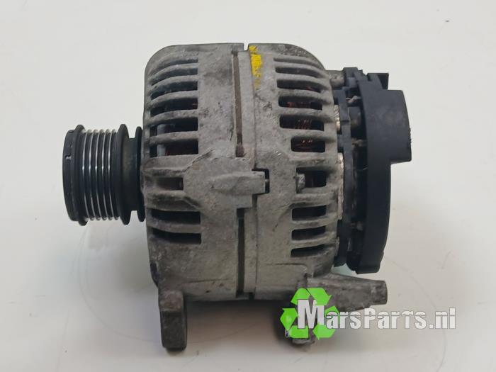 Gebrauchte Dynamo Volkswagen Transporter T5 1.9 TDi Preis € 40,00 Margenregelung angeboten von Autodemontagebedrijf De Mars