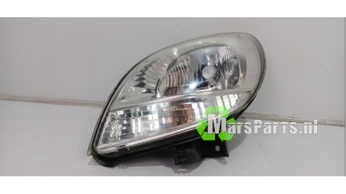 Używane Reflektor lewy Nissan Kubistar (F10) 1.5 dCi 70 Cena € 35,00 Procedura marży oferowane przez Autodemontagebedrijf De Mars