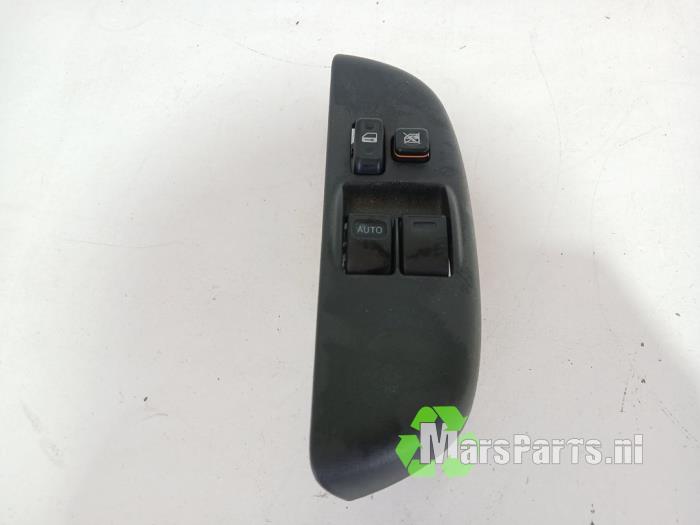 Usados Interruptor combinado de ventanillas Toyota Yaris Verso (P2) 1.5 16V Precio € 40,00 Norma de margen ofrecido por Autodemontagebedrijf De Mars