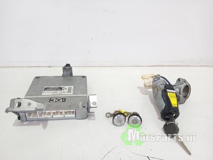 Used Ignition lock + computer Toyota Yaris Verso (P2) 1.5 16V Price € 180,00 Margin scheme offered by Autodemontagebedrijf De Mars