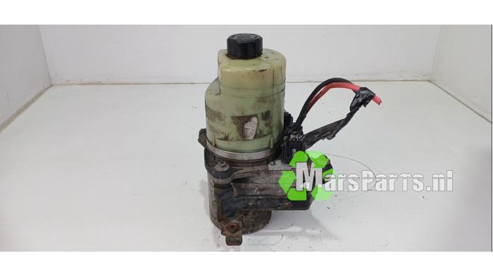 Usagé Pompe de direction Ford Focus C-Max 1.8 16V Prix € 40,00 Règlement à la marge proposé par Autodemontagebedrijf De Mars