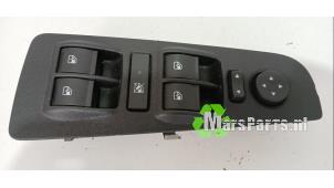 Usagé Commutateur combi vitres Fiat Bravo (198A) 1.4 T-Jet 16V 150 Prix € 50,00 Règlement à la marge proposé par Autodemontagebedrijf De Mars