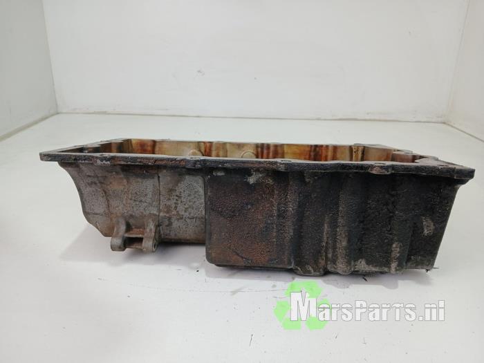 Usagé Couvercle carter BMW Mini (R50/53) 1.6 16V Cooper Prix € 40,00 Règlement à la marge proposé par Autodemontagebedrijf De Mars