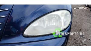 Usados Faro izquierda Chrysler PT Cruiser Cabrio 2.4 16V Precio € 60,00 Norma de margen ofrecido por Autodemontagebedrijf De Mars