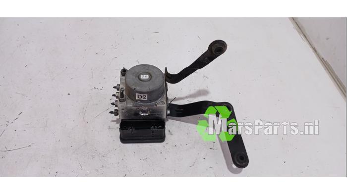 Begagnade ABS-pump Ford Fiesta 7 1.1 Ti-VCT 12V 70 Pris € 250,00 Marginaltabell erbjuds av Autodemontagebedrijf De Mars