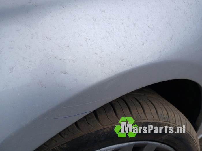 Kotflügel links vorne van een Volkswagen Jetta III (1K2) 1.6 2006