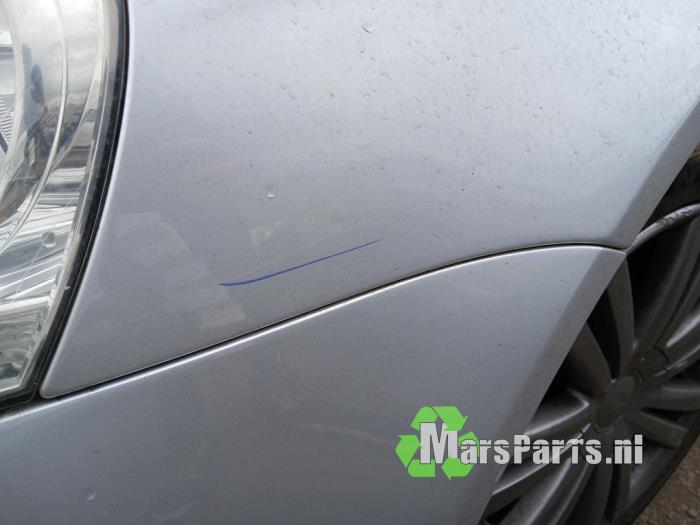 Kotflügel links vorne van een Volkswagen Jetta III (1K2) 1.6 2006