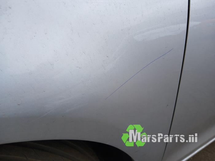 Kotflügel links vorne van een Volkswagen Jetta III (1K2) 1.6 2006