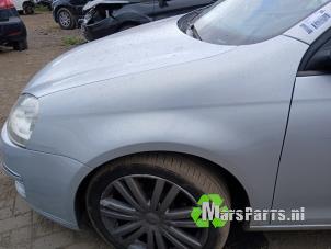 Gebrauchte Kotflügel links vorne Volkswagen Jetta III (1K2) 1.6 Preis € 75,00 Margenregelung angeboten von Autodemontagebedrijf De Mars