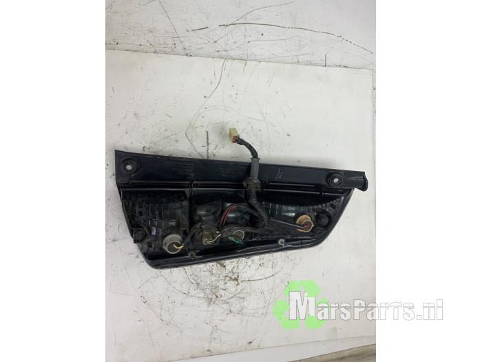 Baklykta, vänster från en Daihatsu Sirion 2 (M3) 1.0 12V DVVT 2007