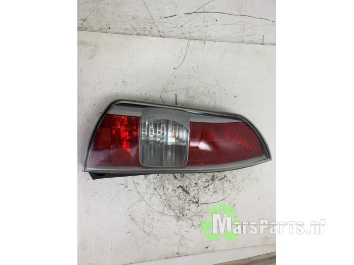 Baklykta, vänster från en Daihatsu Sirion 2 (M3) 1.0 12V DVVT 2007