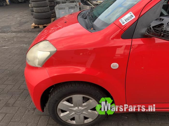 Framskärm, vänster från en Daihatsu Sirion 2 (M3) 1.0 12V DVVT 2007