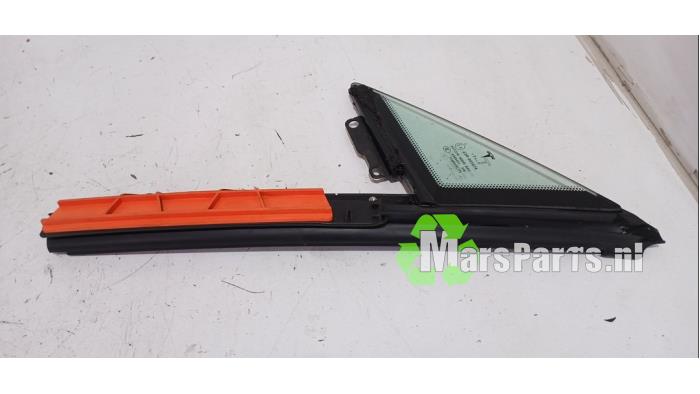 Usados Ventanilla triangular izquierda delante Tesla Model S 85 Precio € 48,00 Norma de margen ofrecido por Autodemontagebedrijf De Mars