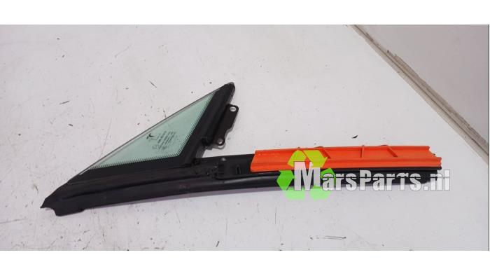 Usados Ventanilla triangular derecha delante Tesla Model S 85 Precio € 48,00 Norma de margen ofrecido por Autodemontagebedrijf De Mars
