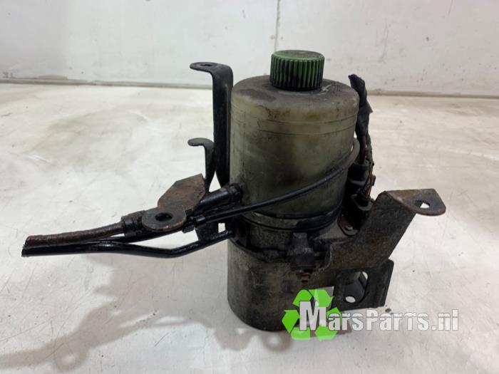 Usagé Pompe de direction Seat Ibiza III (6L1) 1.4 16V 85 Prix € 50,00 Règlement à la marge proposé par Autodemontagebedrijf De Mars