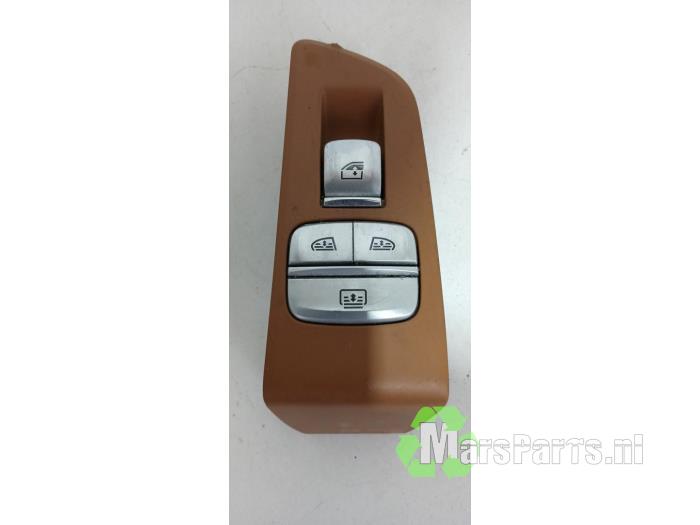 Usados Interruptor de ventanilla eléctrica BMW 7 serie (G11/12) 740e,Le Precio € 40,00 Norma de margen ofrecido por Autodemontagebedrijf De Mars