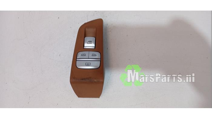Usados Interruptor de ventanilla eléctrica BMW 7 serie (G11/12) 740e,Le Precio € 40,00 Norma de margen ofrecido por Autodemontagebedrijf De Mars