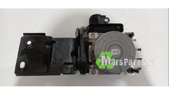 Usagé Bloc ABS Volkswagen Golf VII (AUA) 2.0 GTI 16V Performance Package Prix € 80,00 Règlement à la marge proposé par Autodemontagebedrijf De Mars