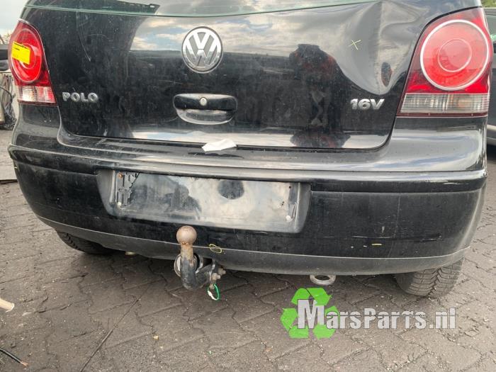 Rear bumper from a Volkswagen Polo IV (9N1/2/3) 1.4 16V 2005