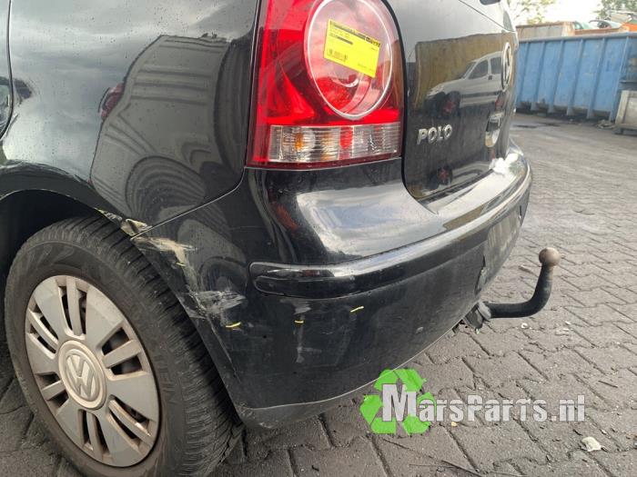 Rear bumper from a Volkswagen Polo IV (9N1/2/3) 1.4 16V 2005