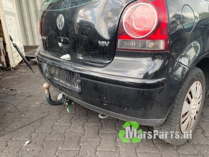 Rear bumper from a Volkswagen Polo IV (9N1/2/3) 1.4 16V 2005