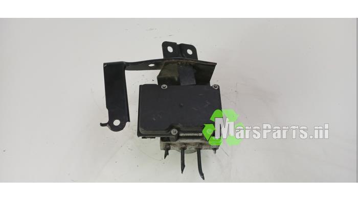 Begagnade ABS-pump Nissan Qashqai (J10) 1.6 16V Pris € 75,00 Marginaltabell erbjuds av Autodemontagebedrijf De Mars
