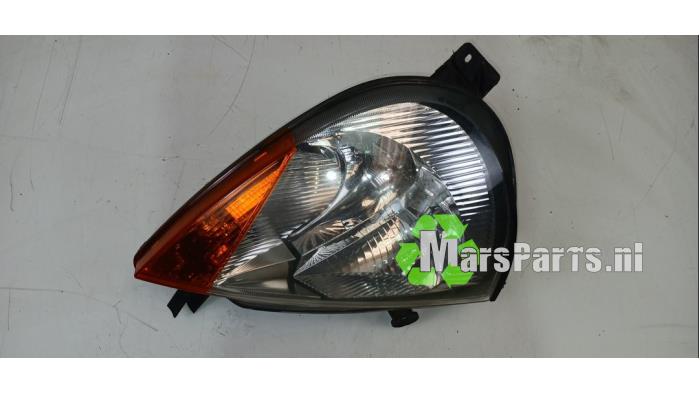 Używane Reflektor prawy Ford Ka I 1.3i Cena € 30,00 Procedura marży oferowane przez Autodemontagebedrijf De Mars